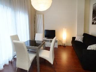 Diagonal Magnolia Apartment